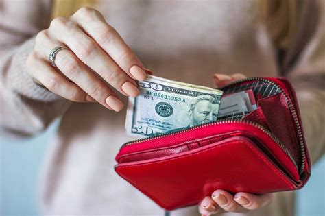 Kimberly Palmer: What to consider before budgeting with the cash-stuffing method